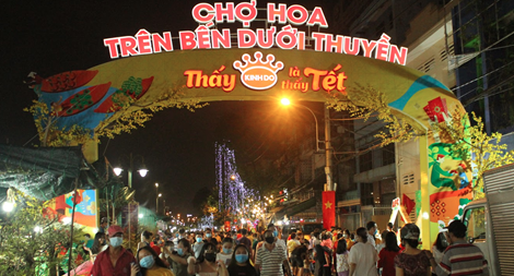 Khai mạc Chợ hoa Xuân “Trên bến dưới thuyền”